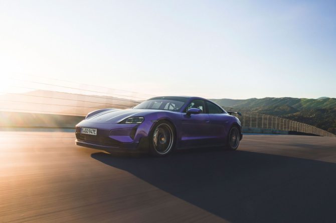 Sky_Purple_Metallic_Taycan_Turbo_GT_A1_00997_006