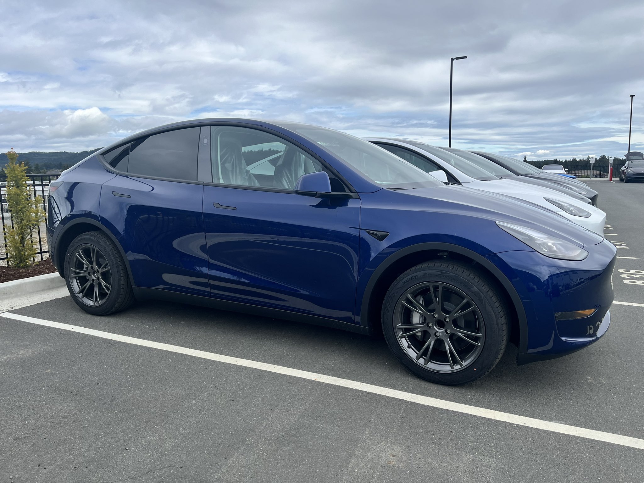 Tesla adds Model Y Gemini dark wheels as option in Canada, makes them ...