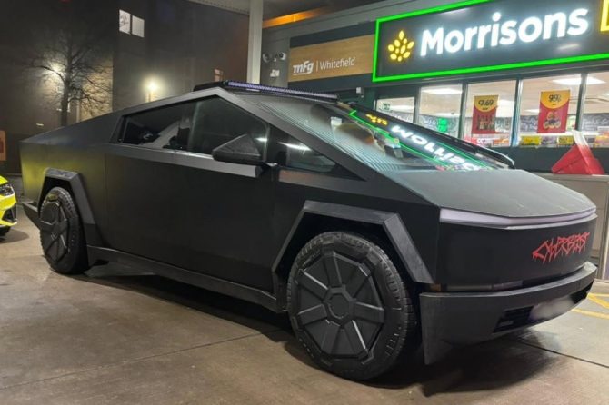 cybertruck-uk