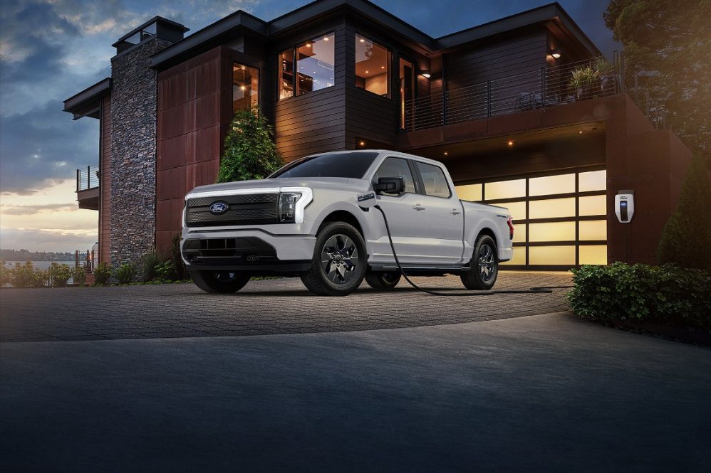Ford-Power-Promise_F-150-Lightning-Charging