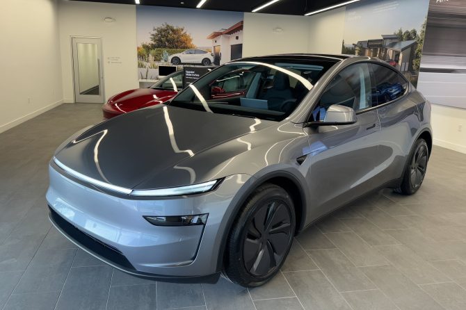 new-model-y-showroom2