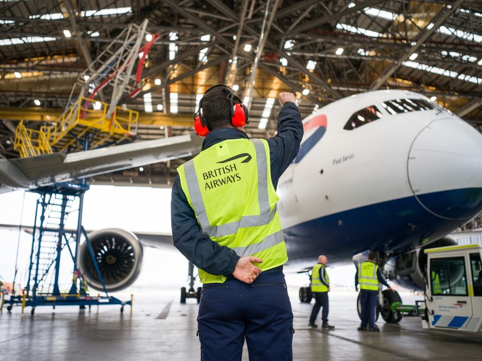 British_Airways-British_Airways_first_787_aircraft_being_fitted_with_Starlink-960x720-ref207396