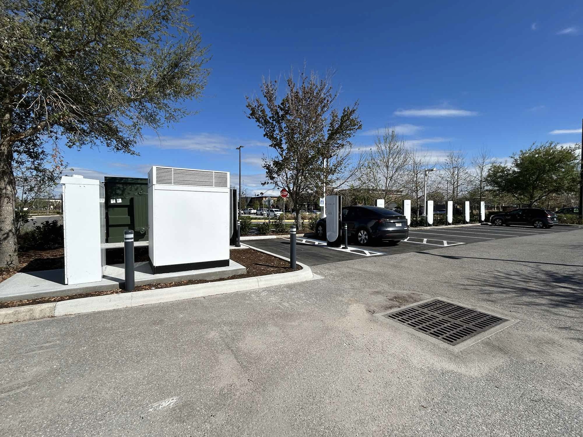 Tesla opens fourth 500 kW V4 Supercharger in the U.S.