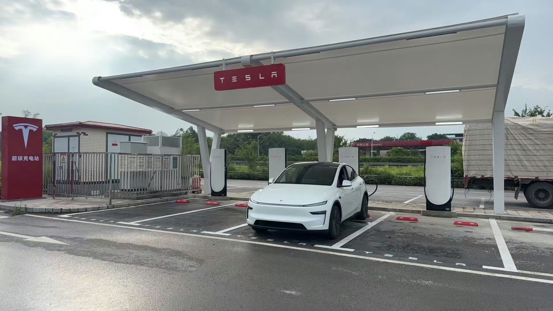 Tesla Now Operates More than 2,500 Superchargers and 12,000 Supercharger Stalls Across China