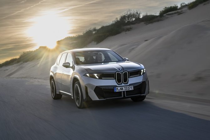 P90626592_highRes_the-new-bmw-ix3-50-x Large