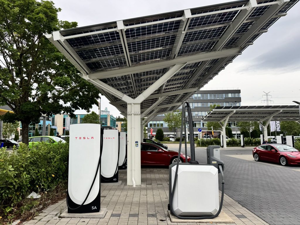 tesla supercharger with vacuum in germany