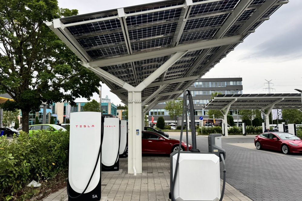 tesla supercharger with vacuum in germany