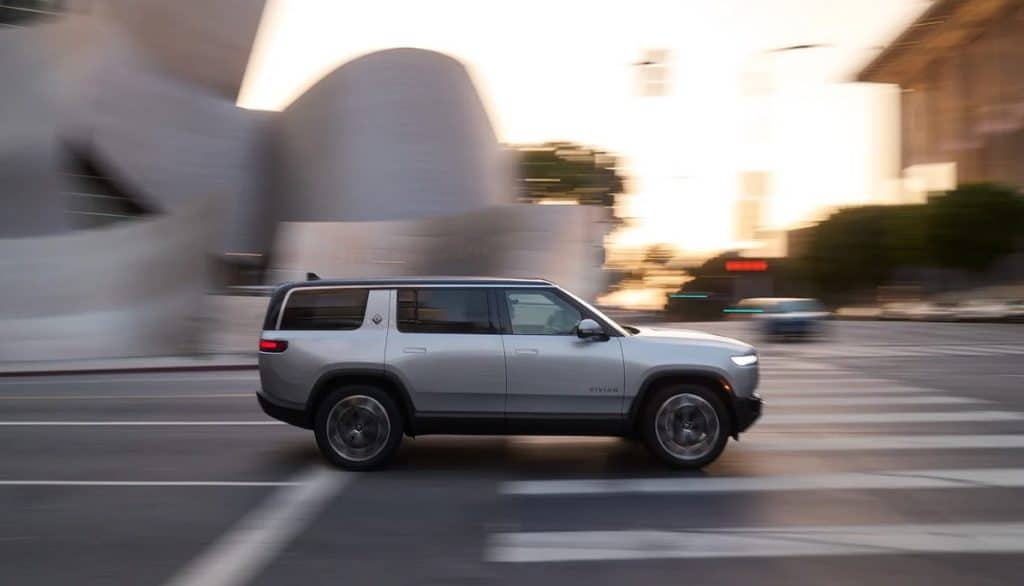 2027 rivian r1s side