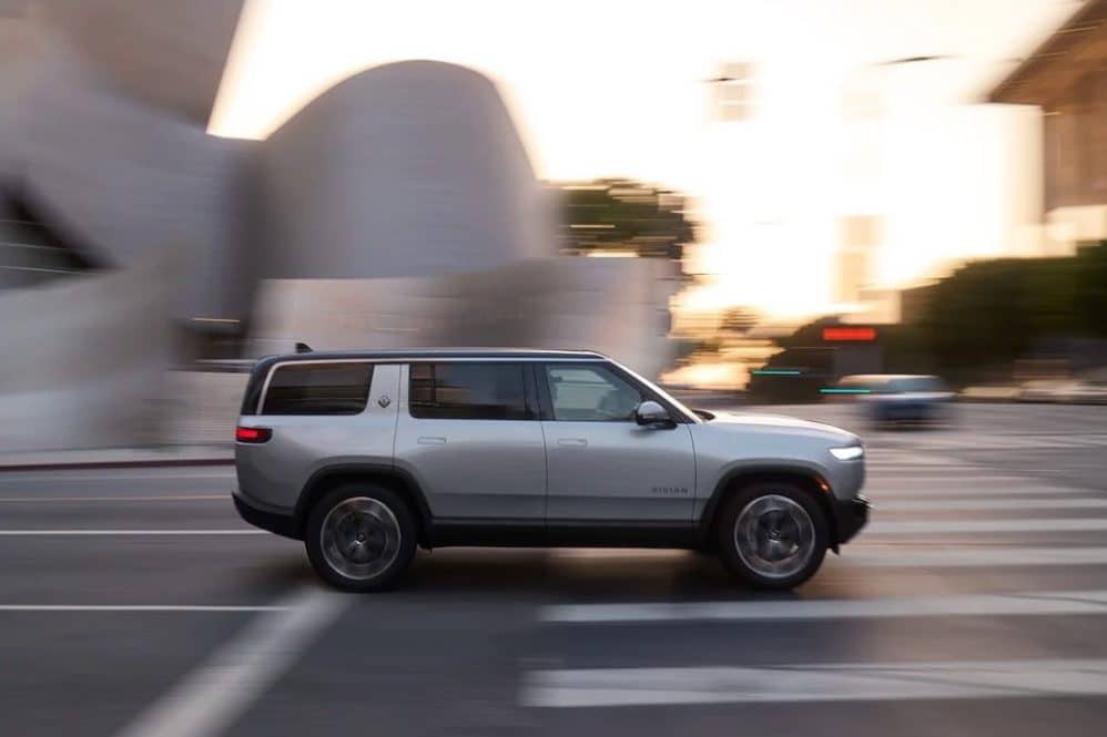 2027 rivian r1s side