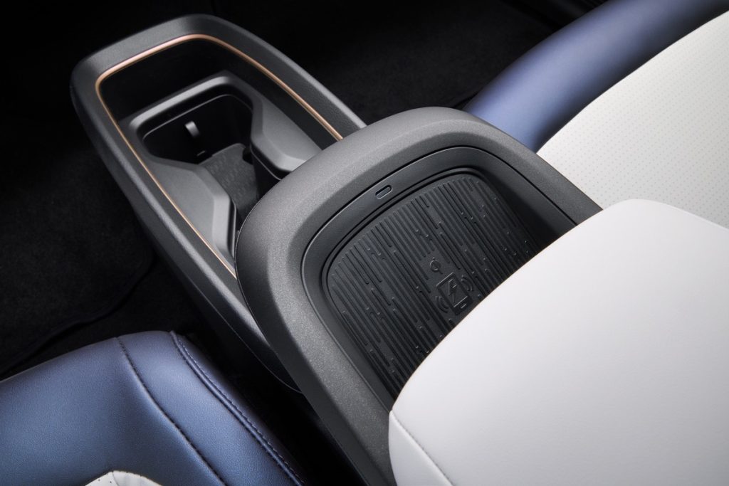 250308_All-new_Nissan_LEAF_Studio_Pictures_18 Large