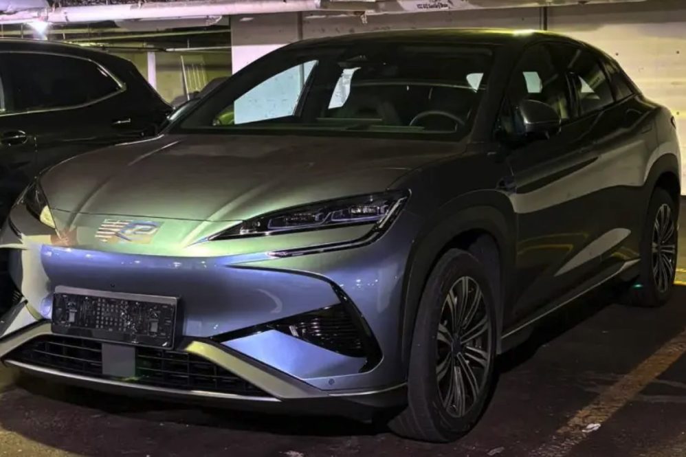 byd sealion 7 parking garage