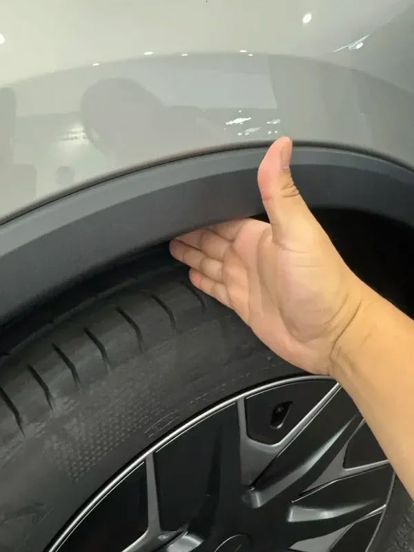 model y l wheel sag