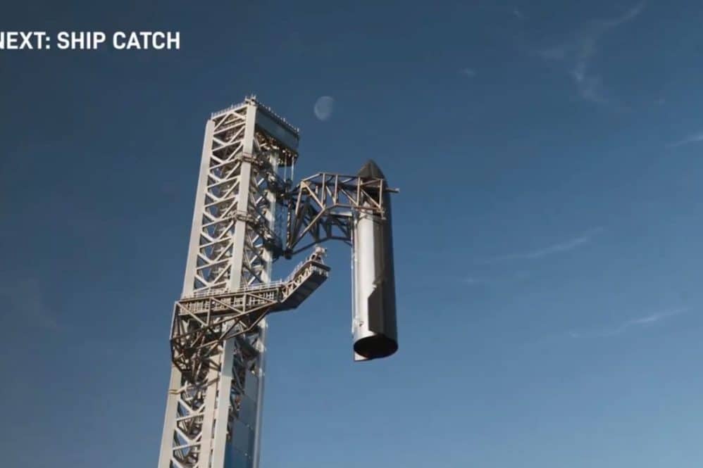 render of spacex attempting catch of starship