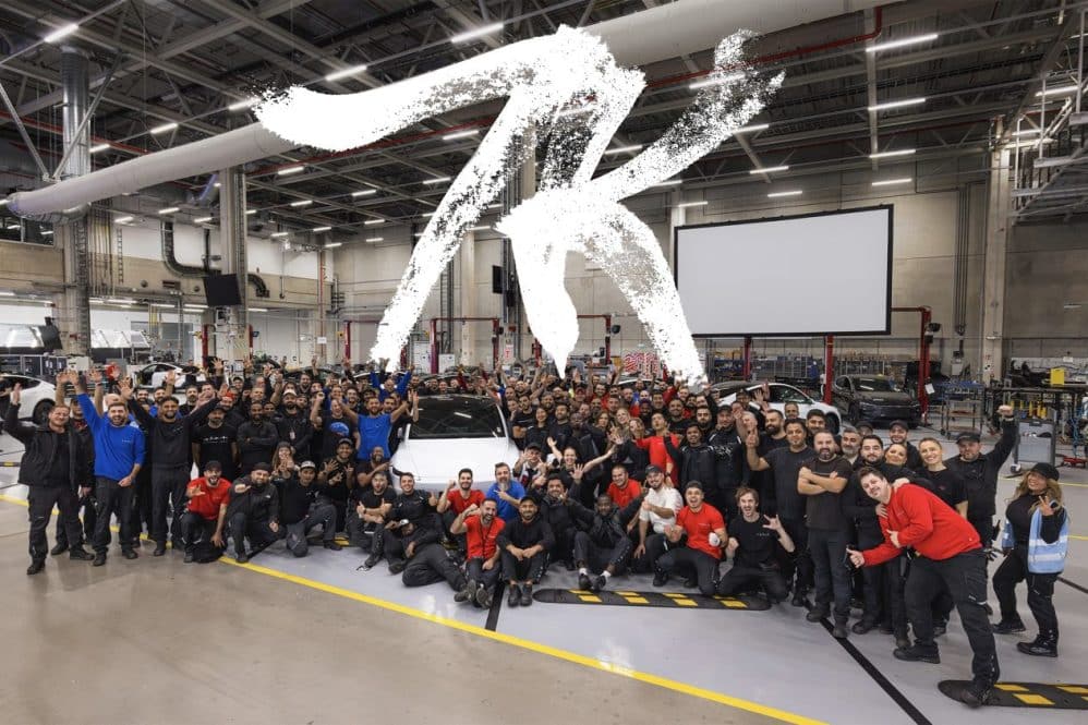 tesla employees celebrating 7000 model y vehicles at giga berlin in one week